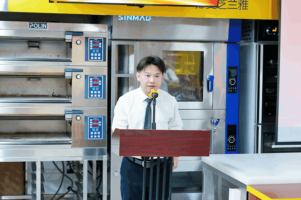 The clouds are fragrant, and the ingenuity is baked! The 2025 Employee Vocational Skills Competition ended successfully! 3 92f57f65c79bd7fce4a580ef94578e9