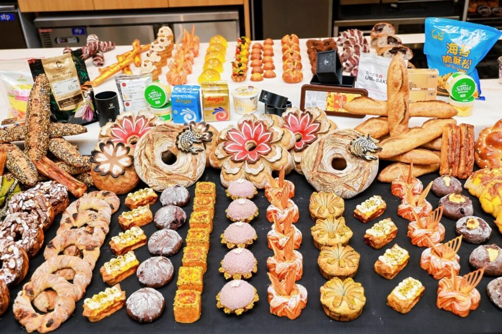 The 2025 China-ASEAN Baking Industry Symposium was successfully held in Jakarta 4 QSQ 4634 opq4072486797