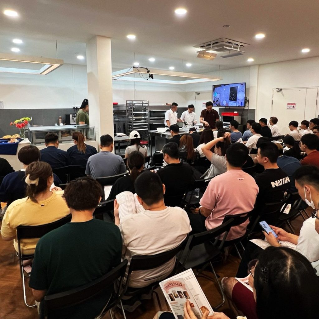 8.展演人潮